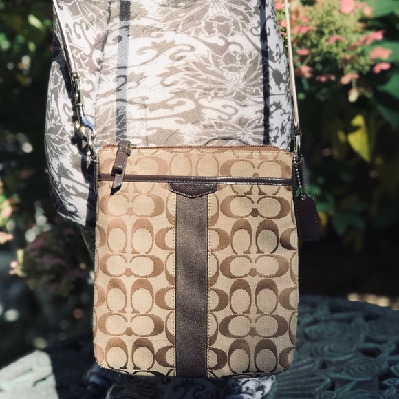 Coach Handbags - COACH SWINGBACK SIGNATURE MESSENGER BAG